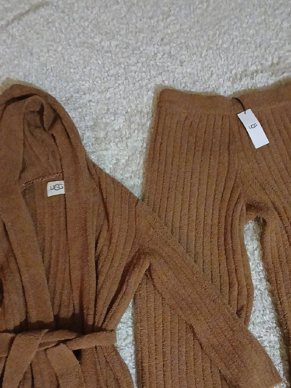 UGG LOUNGE SET (PLEASE READ DESCRIPTION) - Picture 8 of 9